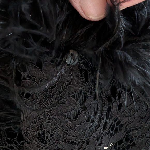 Dressy NWT Cache Sz L Black Lace Dress with Feather Cuffs - Picture 10 of 16